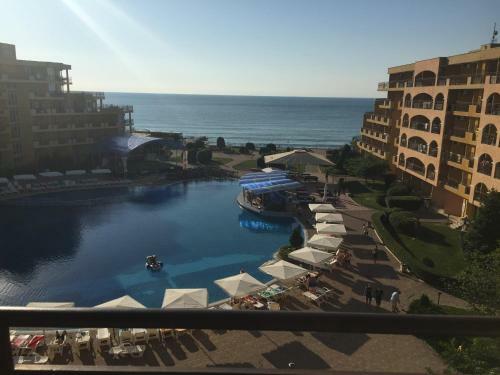 Midia Grand Apartment