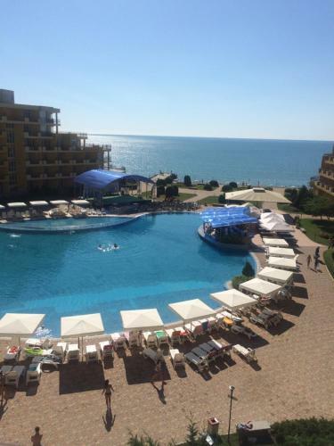 Midia Grand Apartment