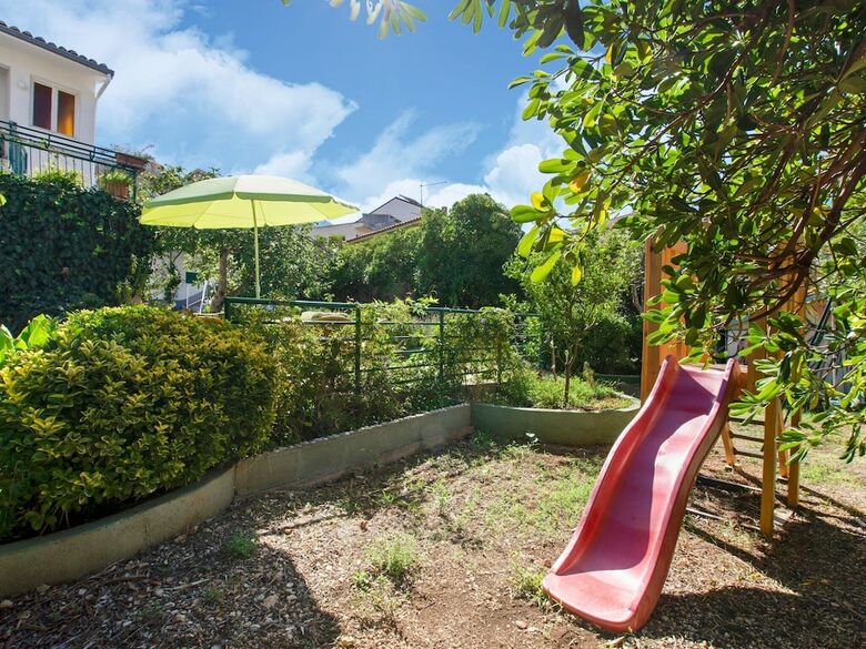 Cosy Holiday Home In Ba?ka Voda With Terrace