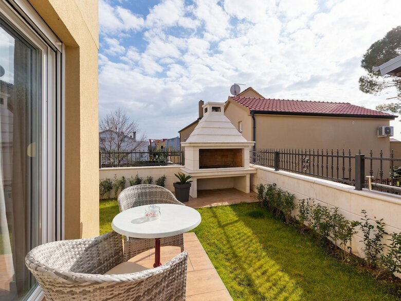 Modern Apartment In Zadar With Garden