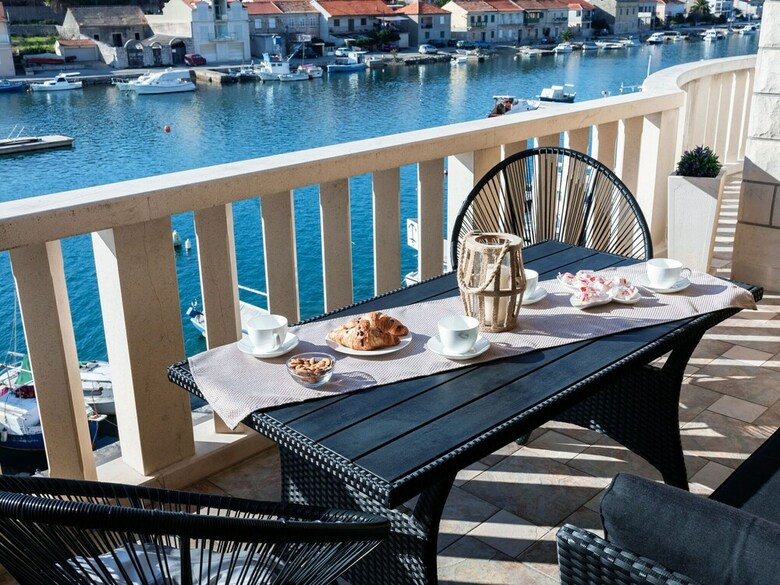 Captivating Apartment In Vela Luka With Balcony