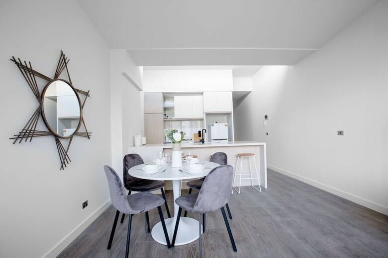 Villa Designer Warm Home@mooneeponds+parking/wifi