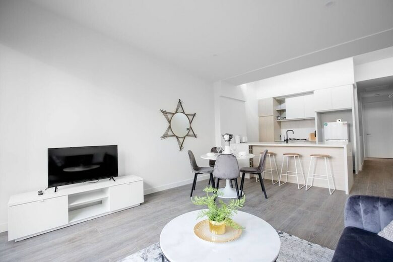 Villa Designer Warm Home@mooneeponds+parking/wifi