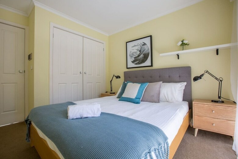 Spacious Comfortable Home In Wheelers Hill+pool