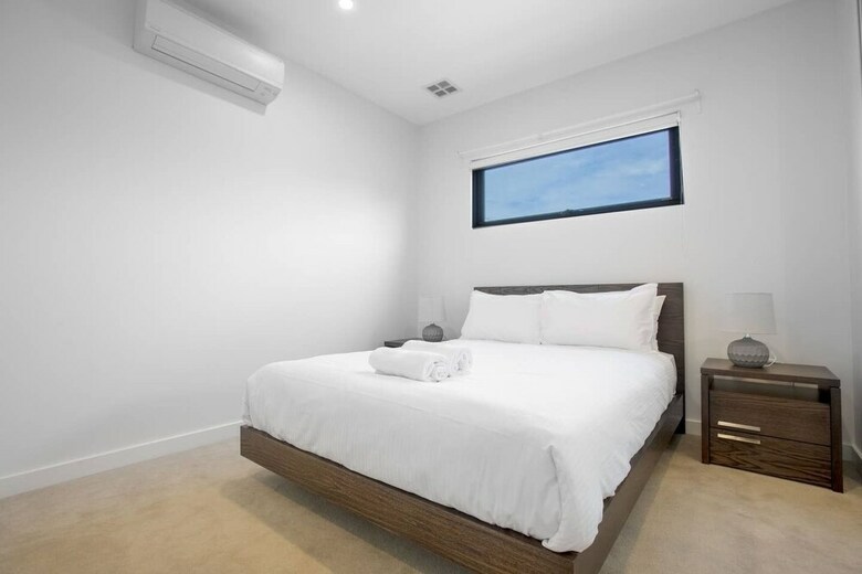 Designer Taste 2br Townhouse@hawthorn