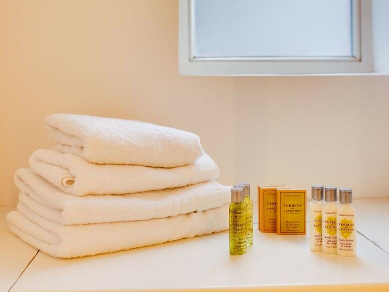 Apartamentos Simplistic Studio In London With Jacuzzi
