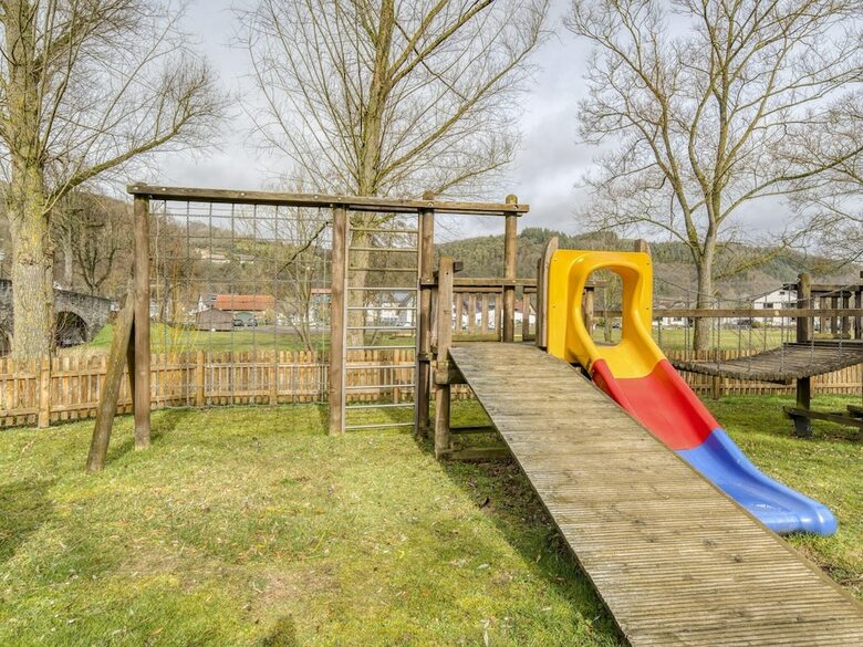 Comfortable Holiday Home In Insul With Balcony