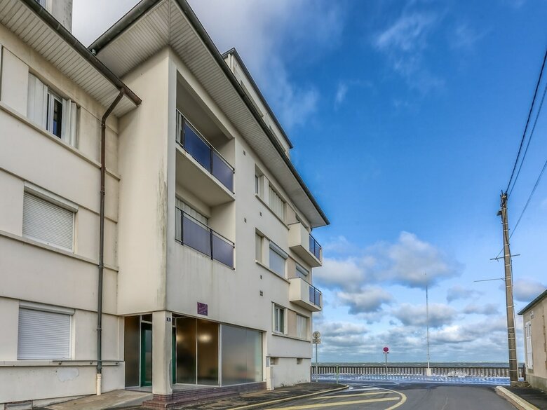 Beachfront Apartment In Grancamp-maisy With Terrace
