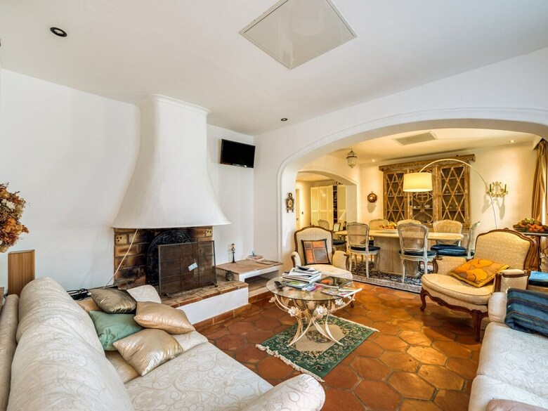 Charming Villa With Private Pool And In Quiet Area In La M�le