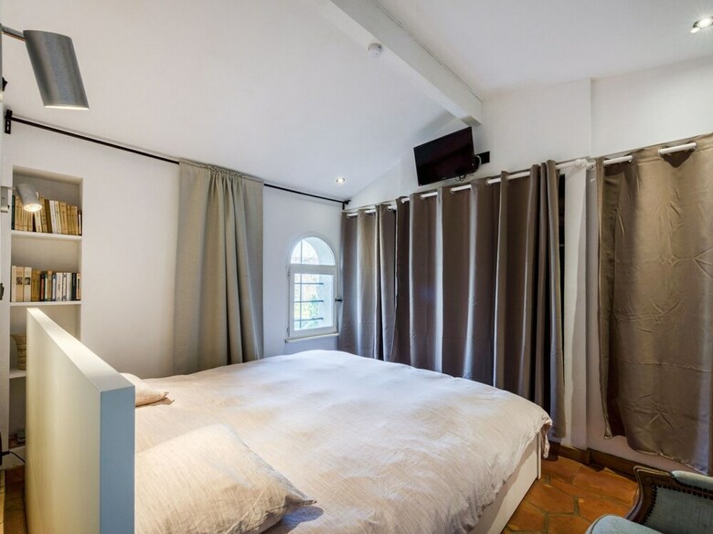 Charming Villa With Private Pool And In Quiet Area In La M�le