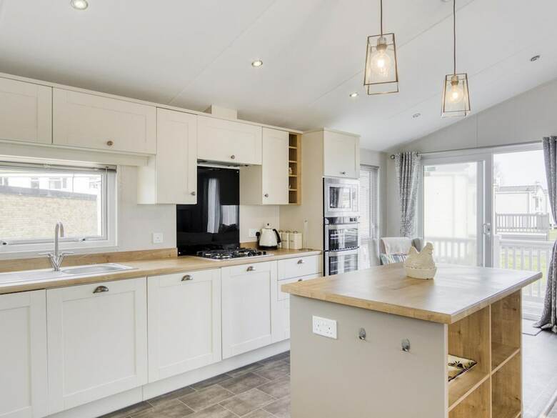 Cosy Home In Hastings With Balcony