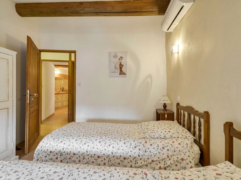 Graceful Cottage In Malauc�ne With Private Swimming Pool