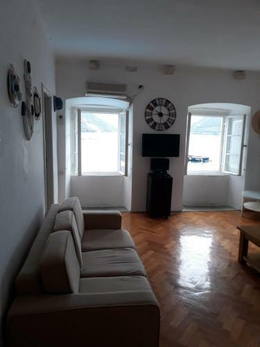 White Breeze Apartments