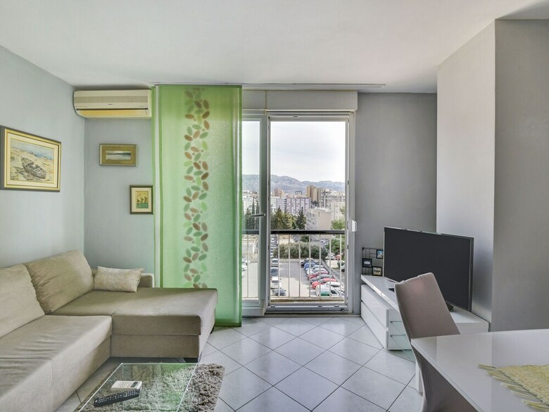 Homely Apartment In Split Near The Sea