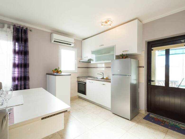 Alluring Holiday Home In Kor?ula With Whirlpool