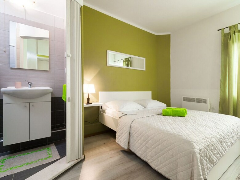 Alluring Holiday Home In Kor?ula With Whirlpool