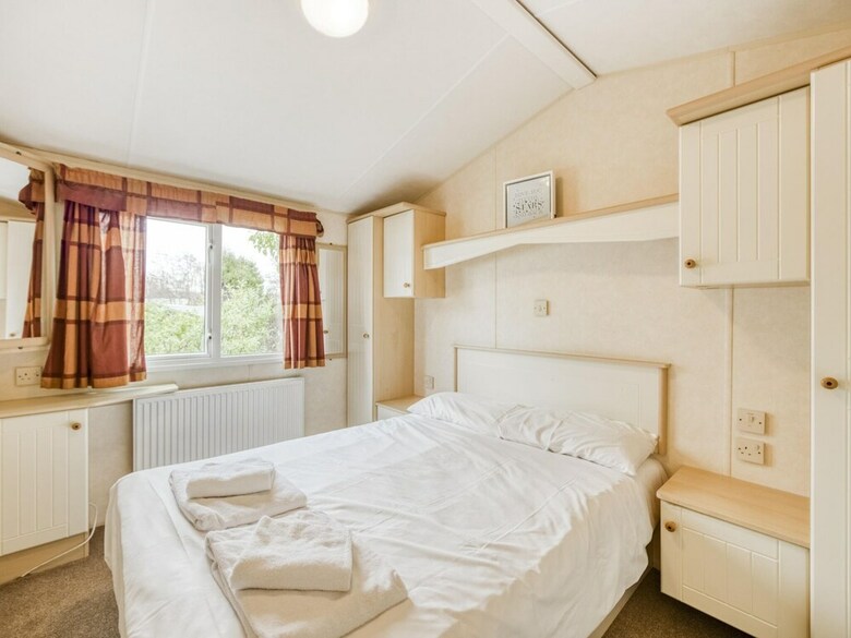 Serene Mobile Home In Hastings Near Smugglers Adventure