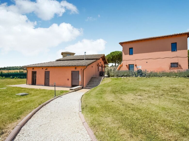Captivating Holiday Home In Castiglione Del Lago With Pool