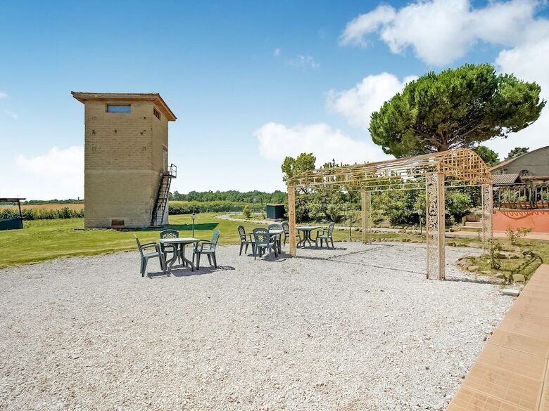 Captivating Holiday Home In Castiglione Del Lago With Pool