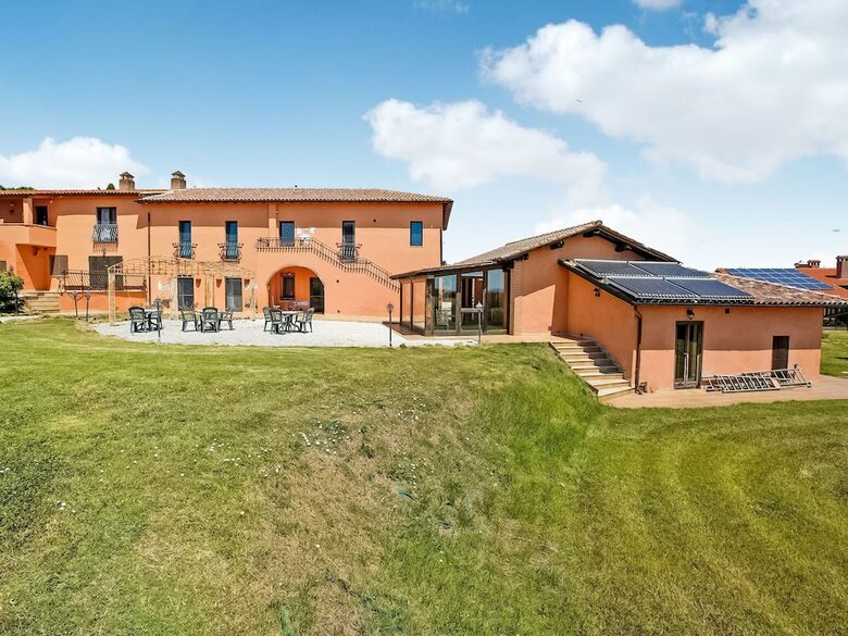 Captivating Holiday Home In Castiglione Del Lago With Pool