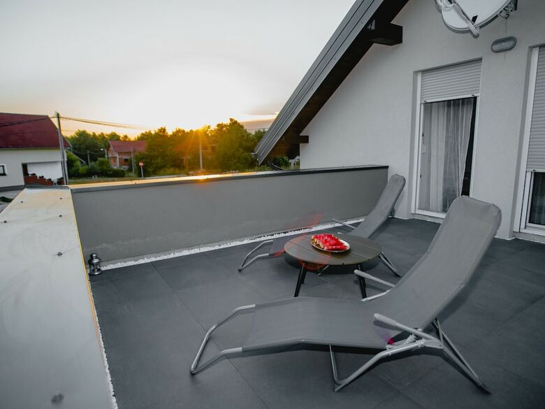 Lovely Holiday Home In Lovinac With Garden