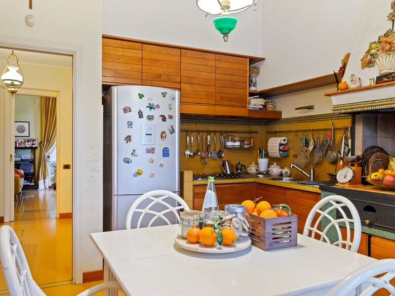 Plush Holiday Home In Macerata With Jacuzzi