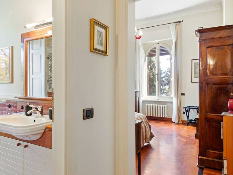 Plush Holiday Home In Macerata With Jacuzzi