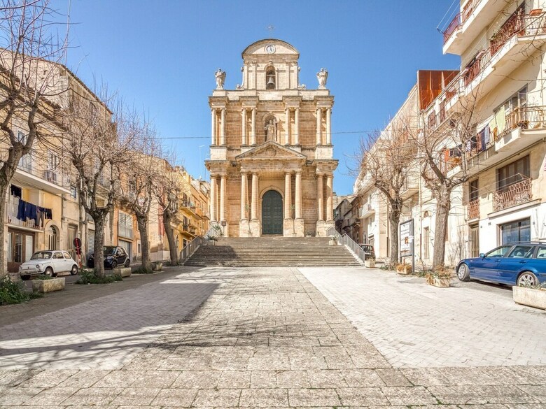 Gorgeous Apartment In Ragusa With Balcony