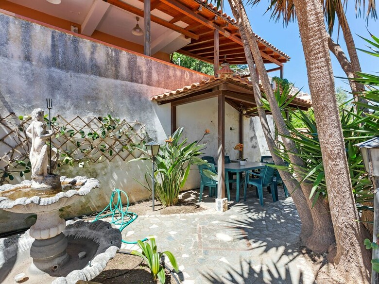 Lovely Villa In Messina Near Sea Beach