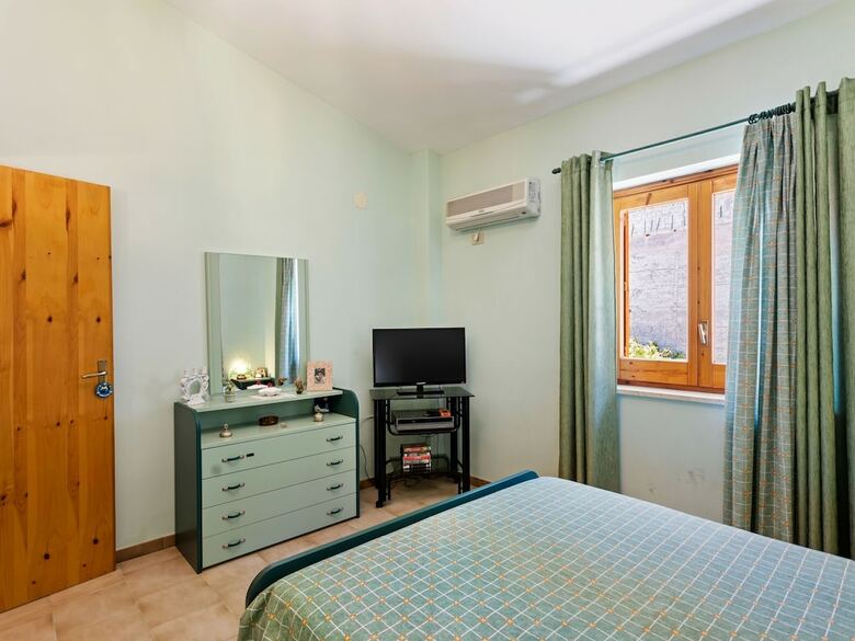 Lovely Villa In Messina Near Sea Beach