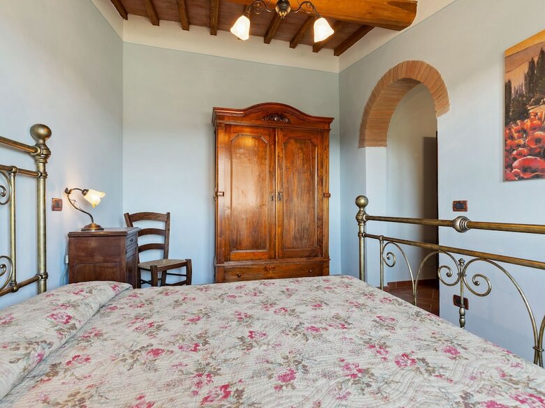 Secluded Holiday Home In Bibbiano With Courtyard