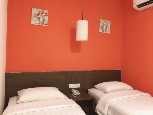 Hotel Golden Peak Inn