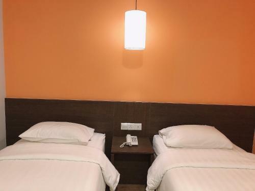 Hotel Golden Peak Inn