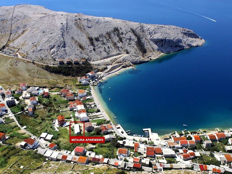 Tranquil Holiday Home In Metajna With Balcony