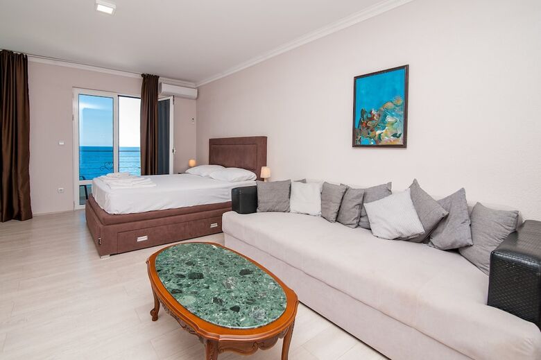 Open Sea Luxury Apartments