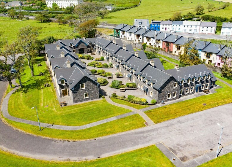 Dingle Courtyard Cottages 2 Bed Sleeps 4