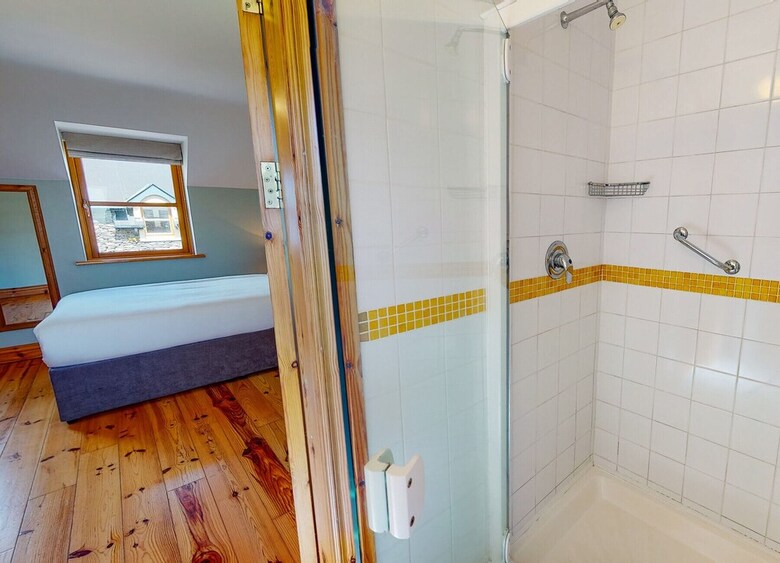 Dingle Courtyard Cottages 2 Bed Sleeps 4