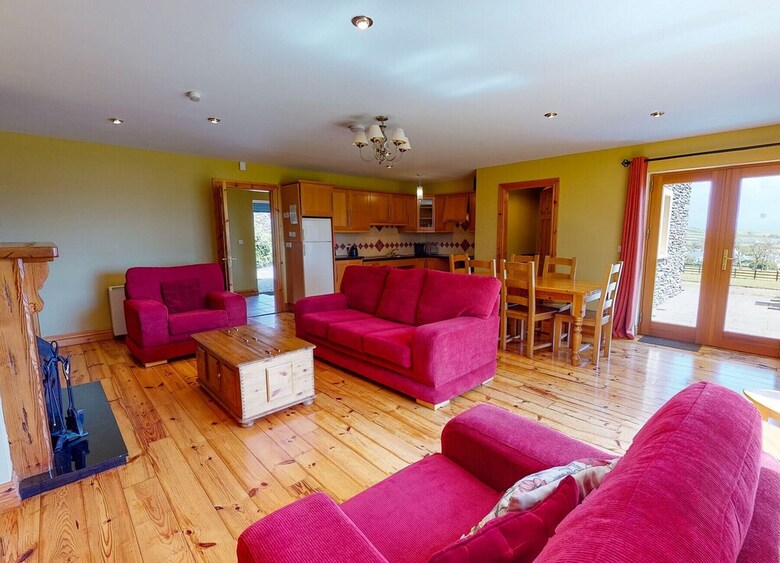Dingle Courtyard Cottages 2 Bed Sleeps 4