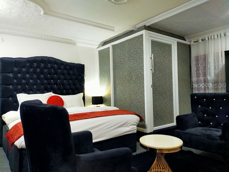 Hotel Mozini Homes