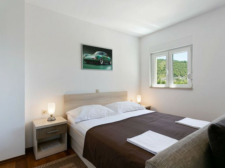 Boutique Apartment In Drvenik With Balcony