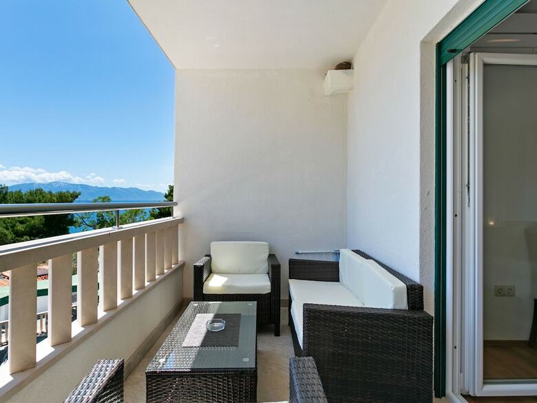 Boutique Apartment In Drvenik With Balcony