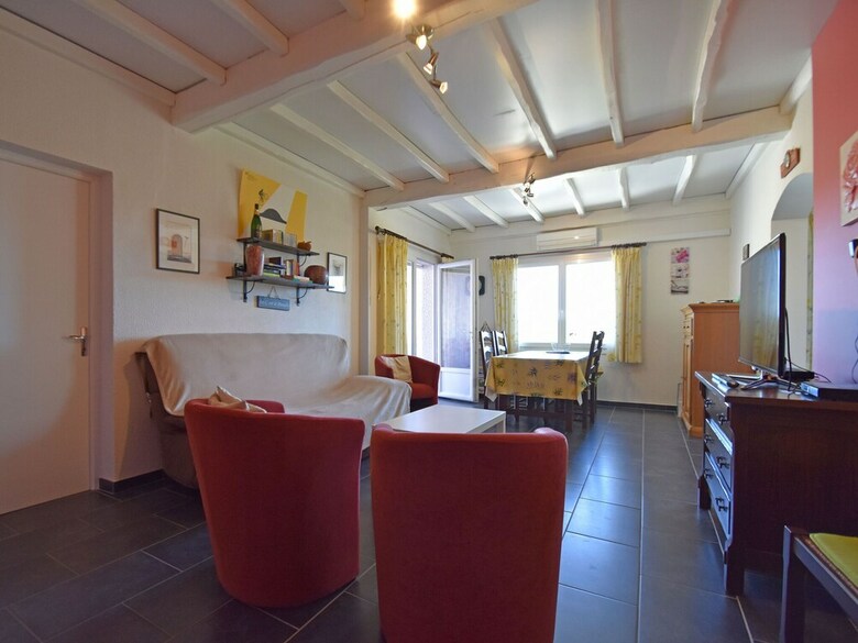 Quaint Holiday Home In Languedoc-roussillon With Pool