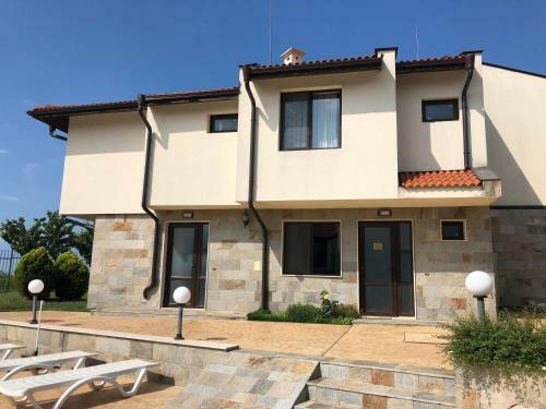 Menada Imperial Heights Villas