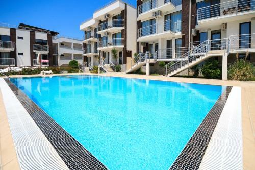 Sea View Apartment In New Line Village