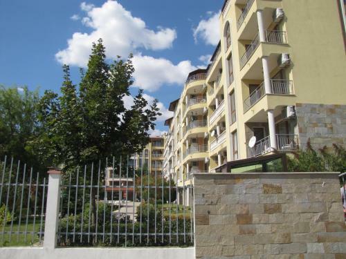 Sb Rentals Apartments In Royal Dreams Complex