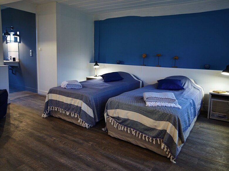 Pleasant Cottage In Asni�res With Terrace