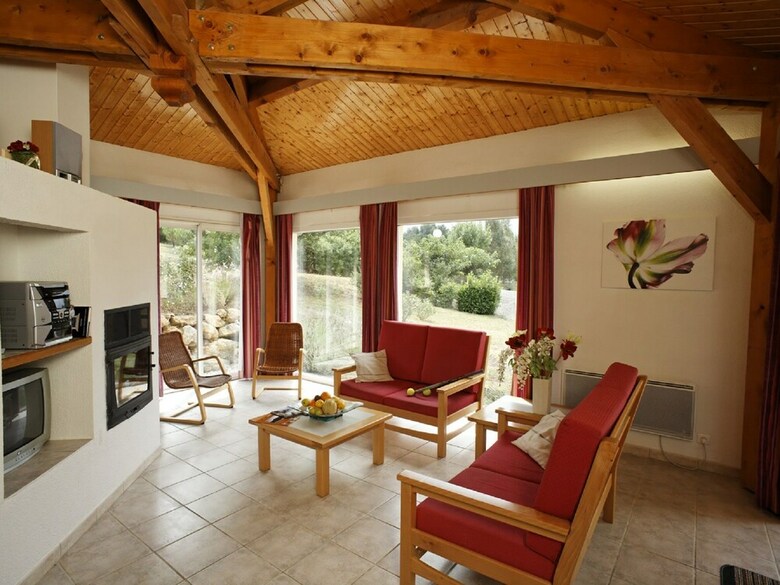 Nice Bungalow With Dishwasher On A Green Domain