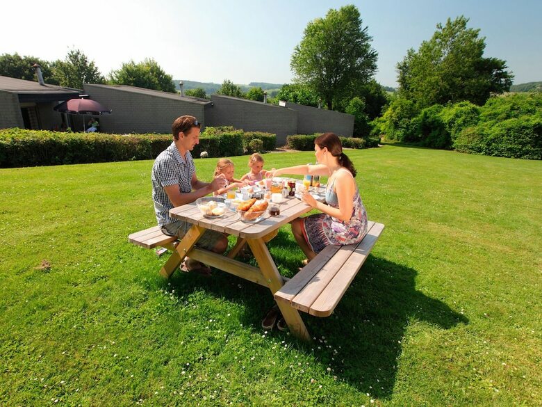 Well-kept Bungalow With Microwave, 4 Km. From Valkenburg