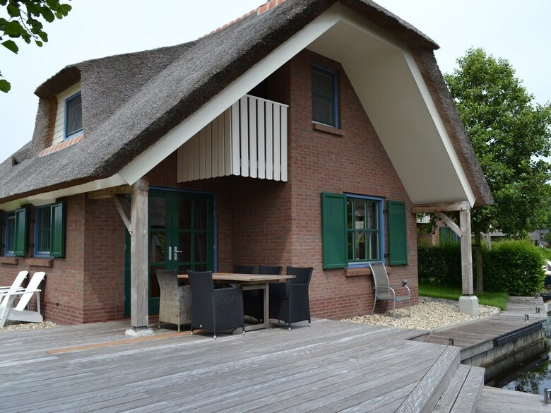 Thatched Villa With A Dishwasher At Giethoorn