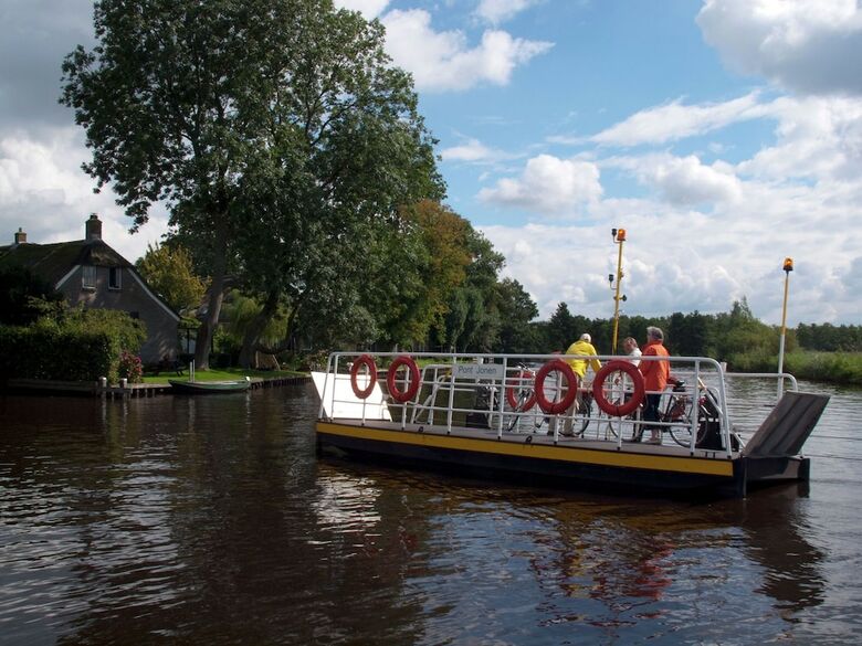 Thatched Villa With A Dishwasher At Giethoorn
